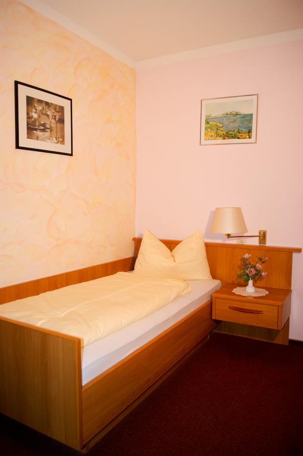 Hotel Schonunger Bucht Waigolshausen Chambre photo